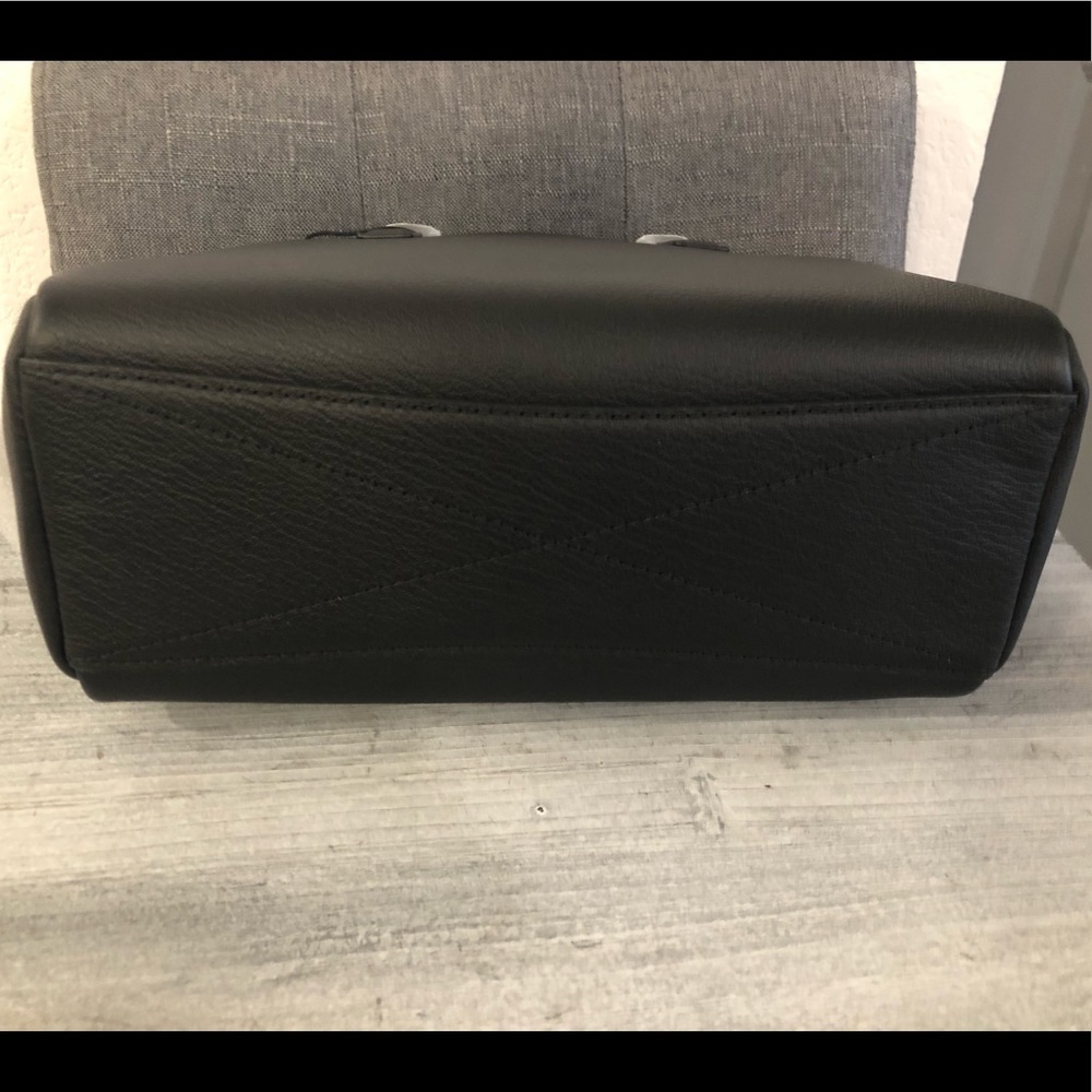 Marc Jacobs Handbag - Picture 7 of 8